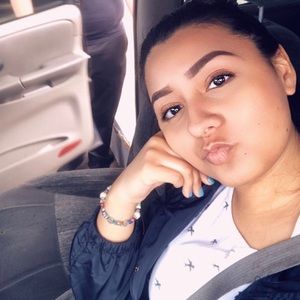 Meet your Posher, Alondra